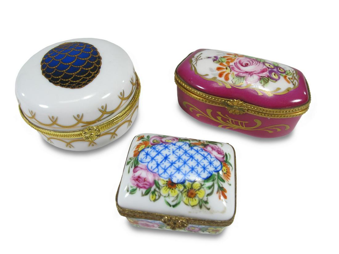 Set of 3 Limoges & Romanov porcelain boxes: Set of 3 Limoges & Romanov porcelain boxes. Bigger: 1 3/8 H x 2 3/8 W. ANY INVOICE OVER $ 2,000.00 WE WILL ACCEPT PAYMENTS ONLY THROUGH CHECK OR BANK WIRE TRANSFER, SAME FOR INTERNATIONAL BUYERS. IF Y