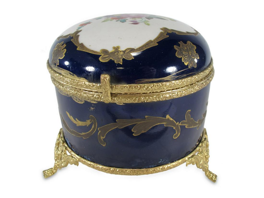 Vintage Lador, Swiss porcelain music box: Vintage Lador, Swiss porcelain music box. 5 1/4 H x 6 W. ANY INVOICE OVER $ 2,000.00 WE WILL ACCEPT PAYMENTS ONLY THROUGH CHECK OR BANK WIRE TRANSFER, SAME FOR INTERNATIONAL BUYERS. IF YOU PAY ONLINE 