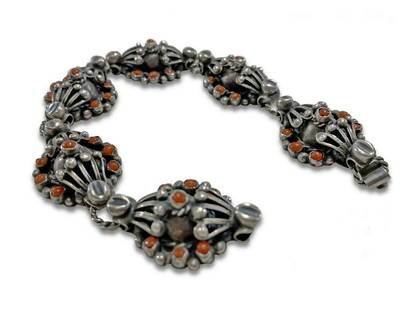 Vintage silver & coral bracelet: Vintage silver & coral bracelet. 8 long x 7/8 W. Weight: 53.6 grams. ANY INVOICE OVER $ 2,000.00 WE WILL ACCEPT PAYMENTS ONLY THROUGH CHECK OR BANK WIRE TRANSFER, SAME FOR INTERNATIONAL BUYERS. IF