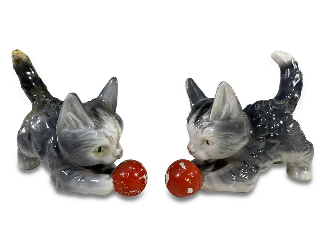Vintage German pair of ceramic cats playing (1 of 6)