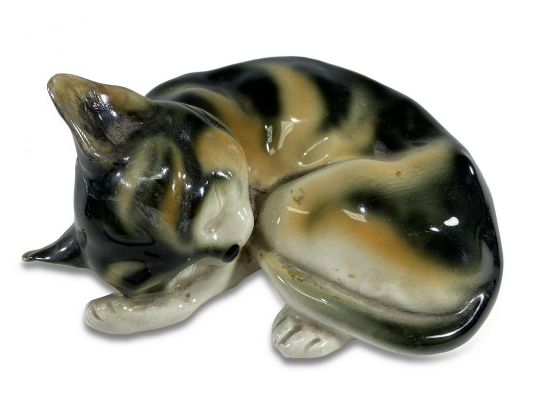 Vintage Japanese ceramic cat sleeping (1 of 6)