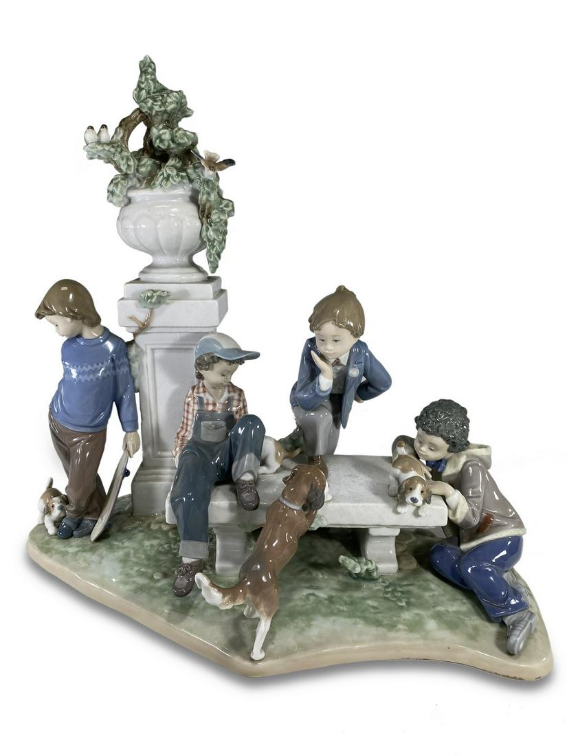 Lladro, Spain Puppy Dog Tails porcelain statue (1 of 5)