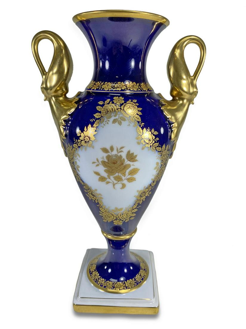AK Kaiser, German porcelain urn (1 of 5)