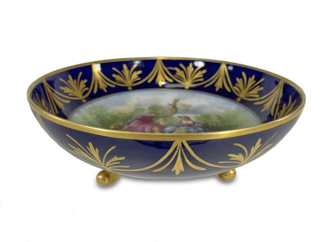 Antique French Limoges porcelain bowl, signed: Antique French Limoges porcelain bowl, signed. 3 3/4 H x 9 5/8 W. ANY INVOICE OVER $ 2,000.00 WE WILL ACCEPT PAYMENTS ONLY THROUGH CHECK OR BANK WIRE TRANSFER, SAME FOR INTERNATIONAL BUYERS. IF YOU PA