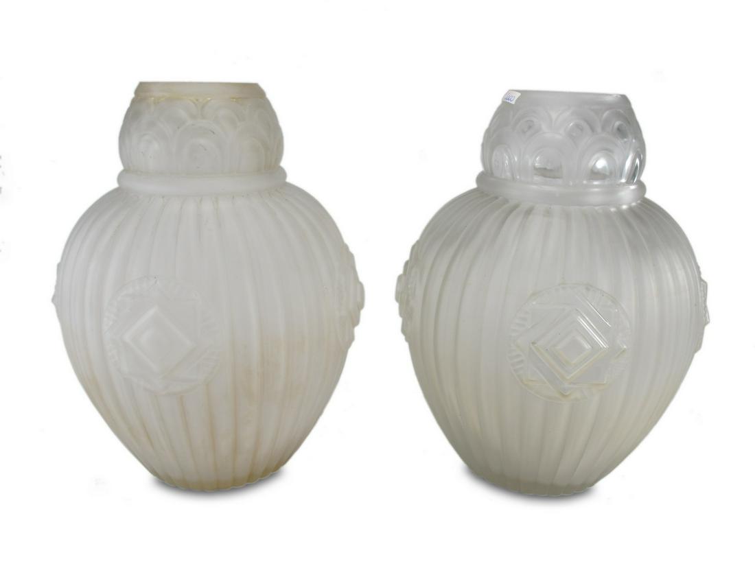 Art Deco style pair of frosted glass vases (1 of 6)