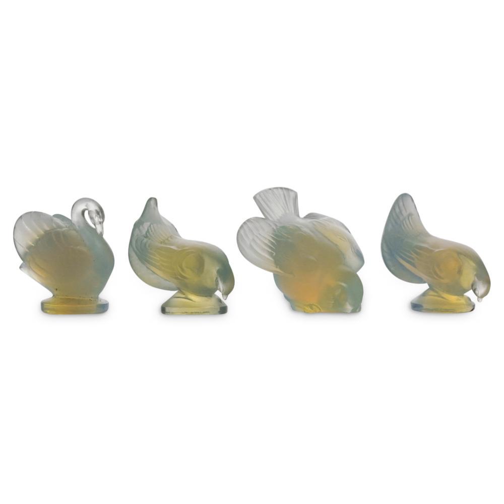 Set of 4 Sabino pidgeon, swan & fish glass statues: Set of 4 Sabino pidgeon, swan & fish glass statues. Swan: 1 5/8 H x 1 5/8 W x 1 1/2 D. TO SHIP THIS ITEM IN USA OR INTERNATIONAL, PLEASE CONTACT THE SHIPPERS : 1) UPS store1937- David Reiser -754-263-