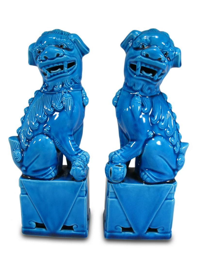 Chinese pair of porcelain foodogs, signed (1 of 7)