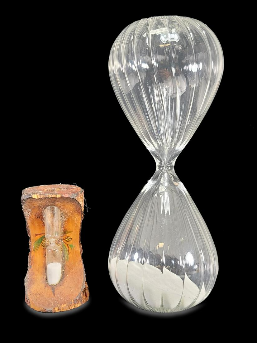 2 Vintage sand clocks (1 of 4)