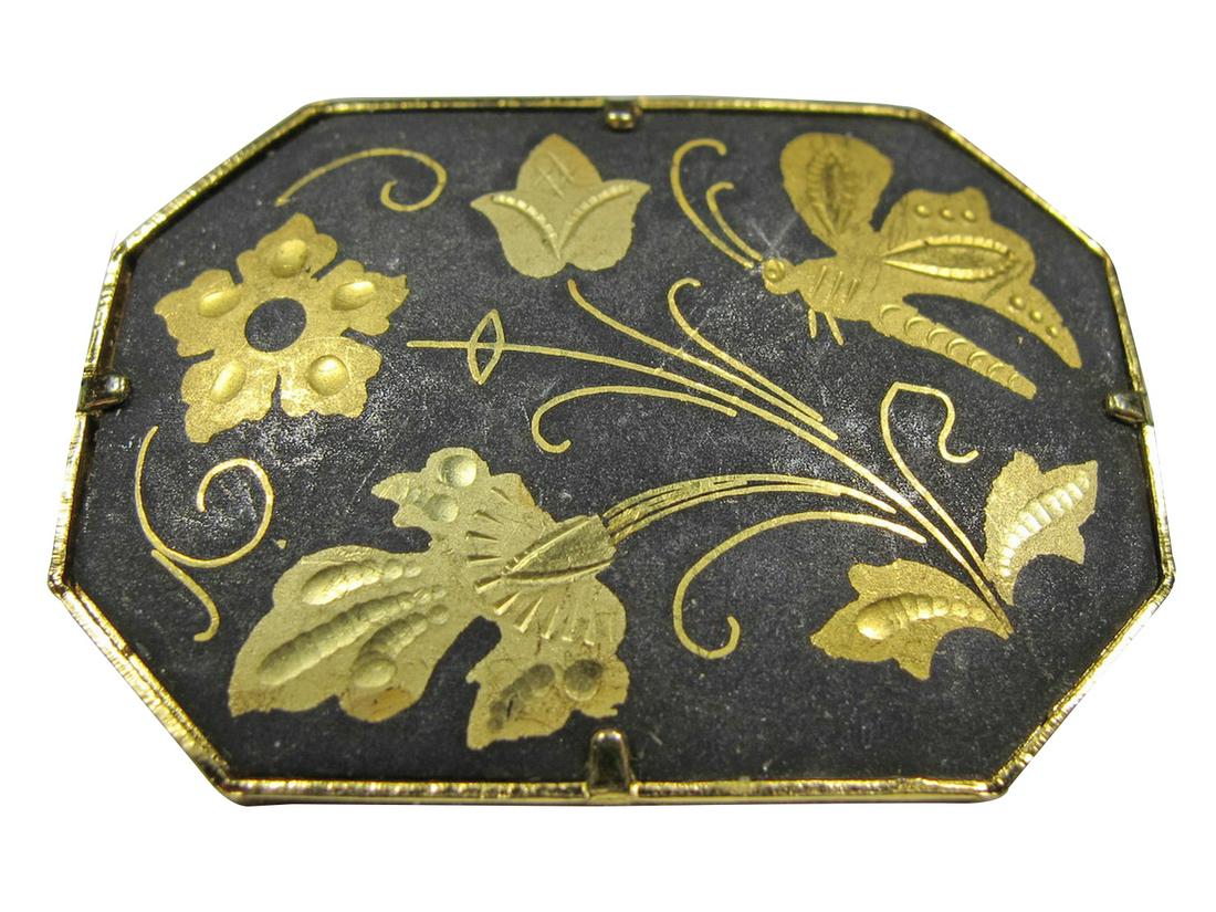 Toledo 24 K gold plated damascene broche: Toledo 24 K gold plated damascene broche. 1 H x 1 3/8 W. TO SHIP THIS ITEM IN USA OR INTERNATIONAL, PLEASE CONTACT THE SHIPPERS : 1) UPS store1937- David Reiser -754-263-0780, auctions1937@gmail.com, 