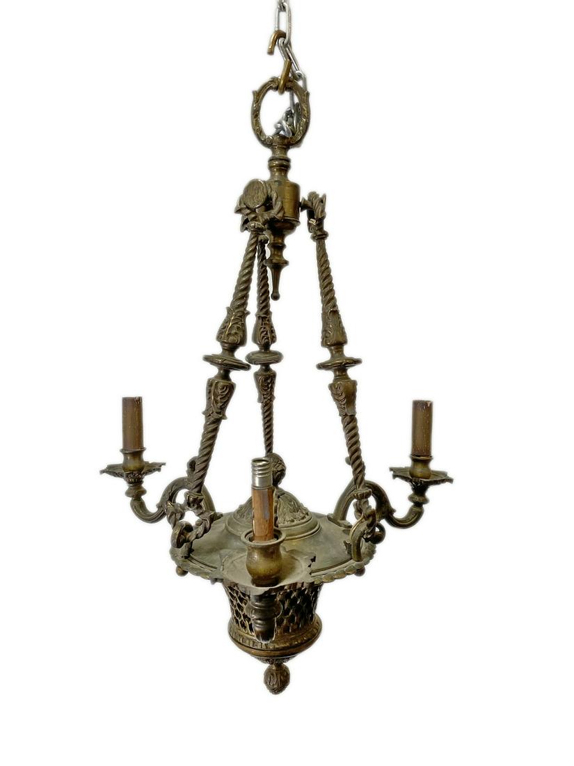 Antique French bronze chandelier: Antique French bronze chandelier. 25 H x 19 W. TO SHIP THIS ITEM IN USA OR INTERNATIONAL, PLEASE CONTACT THE SHIPPERS : 1) UPS store1937- David Reiser -754-263-0780, auctions1937@gmail.com, 2) Pakmail