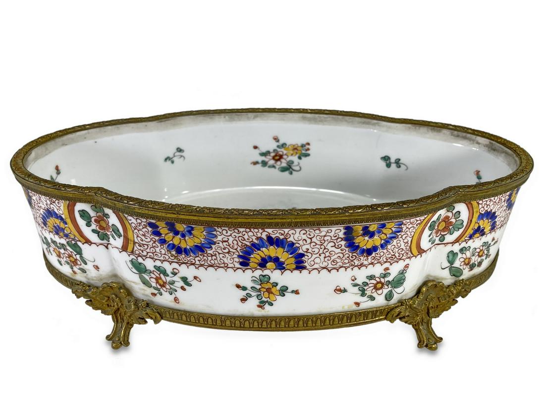 Antique French bronze & porcelain bowl: Antique French bronze & porcelain bowl. 4 H x 12 1/2 W x 7 D. TO SHIP THIS ITEM IN USA OR INTERNATIONAL, PLEASE CONTACT THE SHIPPERS : 1) UPS store1937- David Reiser -754-263-0780, auctions1937@gmail.