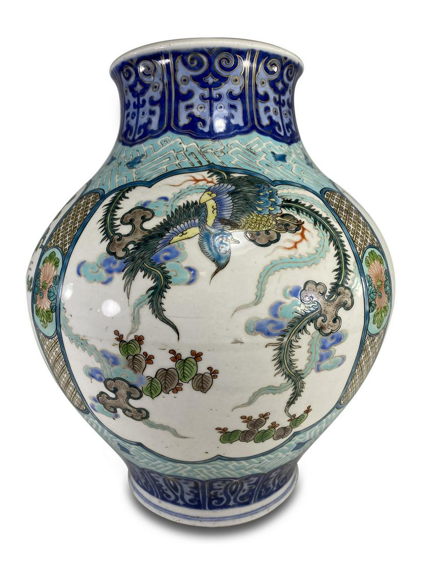 Antique Chinese porcelain vase (1 of 6)