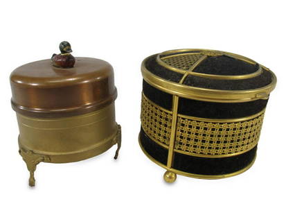 2 Vintage brass music boxes: 2 Vintage brass music boxes. 3 1/4 H x 4 1/4 W and 4 H x 3 3/8 W. TO SHIP THIS ITEM IN USA OR INTERNATIONAL, PLEASE CONTACT THE SHIPPERS : 1) UPS store1937- David Reiser -754-263-0780, auctions1937@gm