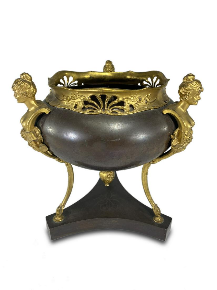 Antique French gilt bronze bowl: Antique French gilt bronze bowl. 9 H x 8 1/2 W. TO SHIP THIS ITEM IN USA OR INTERNATIONAL, PLEASE CONTACT THE SHIPPERS : 1) UPS store1937- David Reiser -754-263-0780, auctions1937@gmail.com, 2) Pakmai