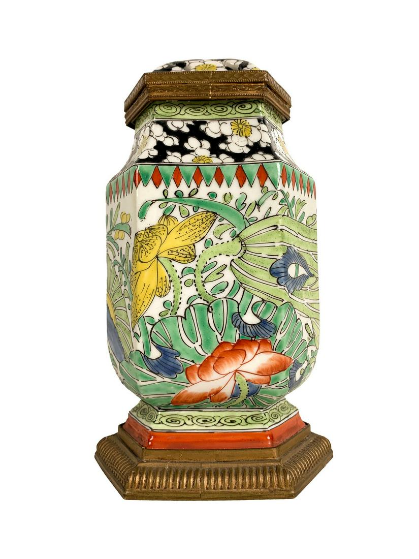 Antique French Chinoserie porcelain & bronze jar: Antique French Chinoserie porcelain & bronze jar. 7 1/4 H x 4 1/4 W x 4 1/8 D. TO SHIP THIS ITEM IN USA OR INTERNATIONAL, PLEASE CONTACT THE SHIPPERS : 1) UPS store1937- David Reiser -754-263-0780, au