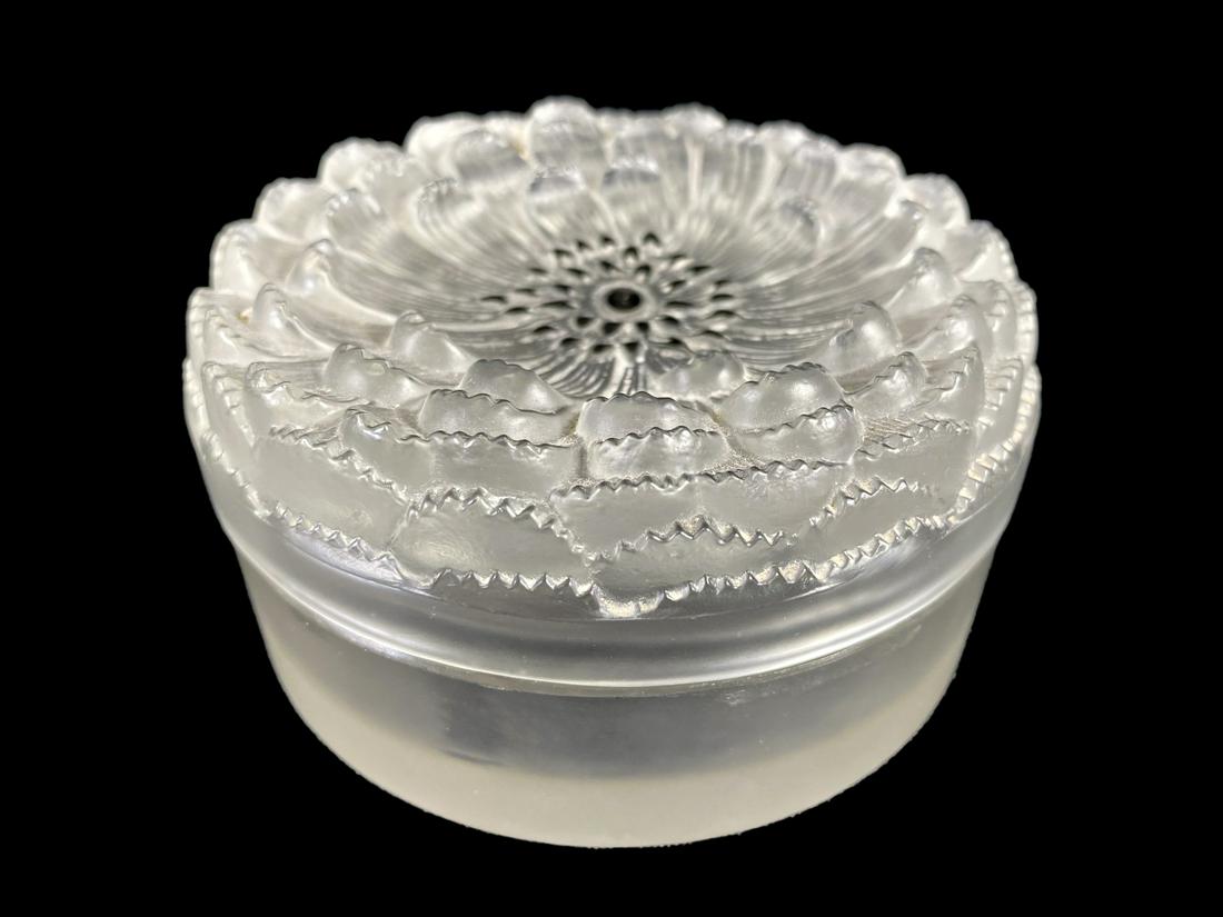 Lalique, France Dahlia frosted glass box: Lalique, France Dahlia frosted glass box. 2 1/4 x 4 3/8 in. TO SHIP THIS ITEM IN USA OR INTERNATIONAL, PLEASE CONTACT THE SHIPPERS : 1) UPS store1937- David Reiser -754-263-0780, auctions1937@gmail.co