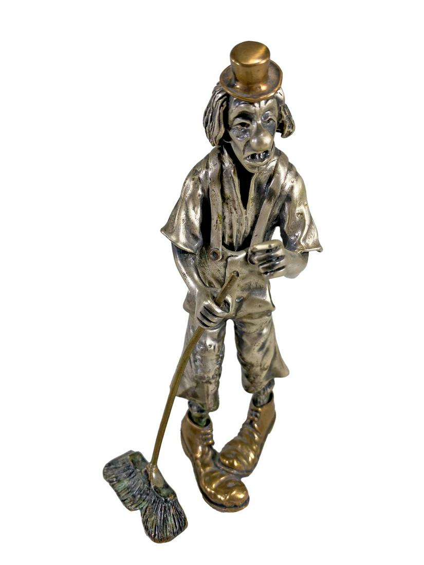 Vittorio Angini, Italian 800 Silver Clown: Vittorio Angini, Italian 800 Silver Clown. 4 7/8 x 2 x 1 3/4 in. Weight: 215 grams. TO SHIP THIS ITEM IN USA OR INTERNATIONAL, PLEASE CONTACT THE SHIPPERS : 1) UPS store1937- David Reiser -754-263-078