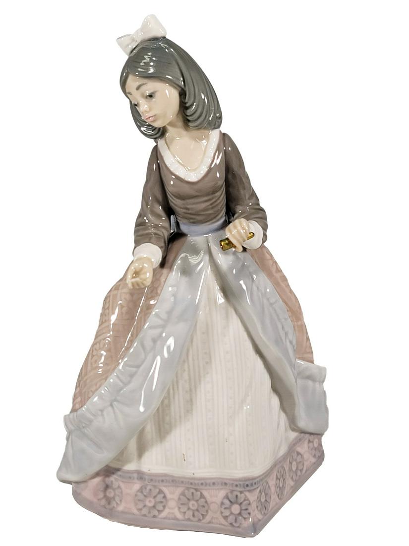 Lladro, Spain girl porcelain statue (1 of 5)