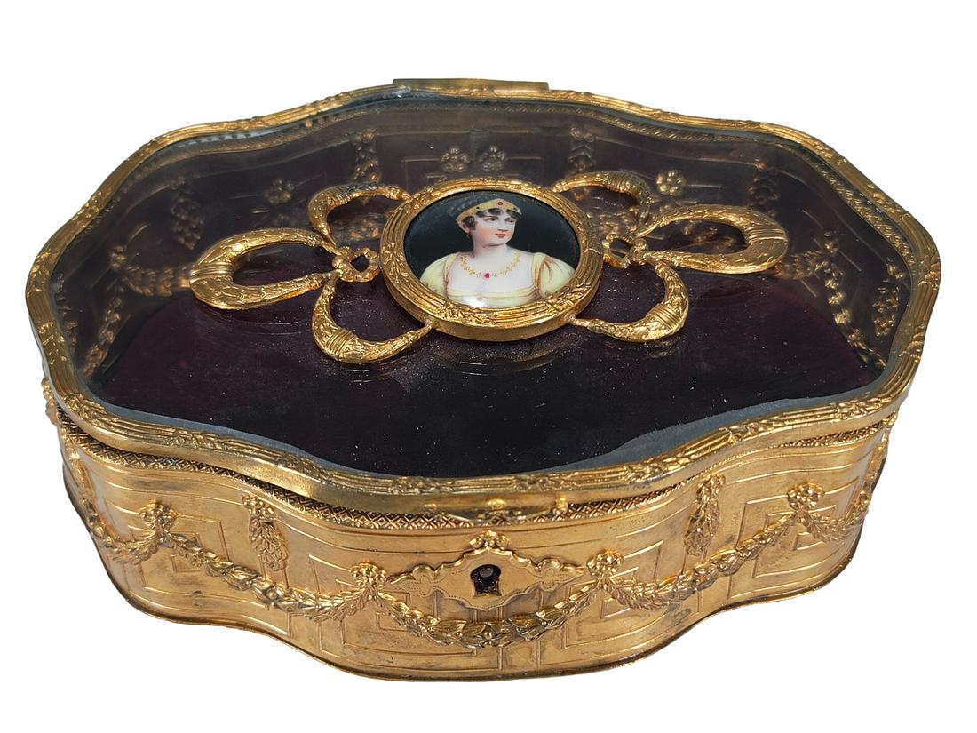 French Bronze, Glass & Porcelain box: French Bronze, Glass & Porcelain box. 2 7/8 x 7 5/8 x 5 1/8 in. TO SHIP THIS ITEM IN USA OR INTERNATIONAL, PLEASE CONTACT THE SHIPPERS : 1) UPS store1937- David Reiser -754-263-0780, auctions1937@gmai