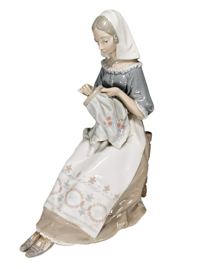 Lladro, Spain Woman Porcelain Statue (1 of 10)