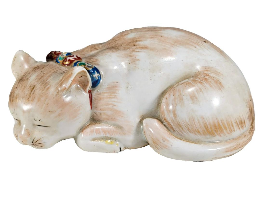 Old Cat Porcelain Statue (1 of 8)