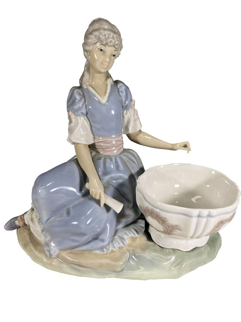 Lladro, Spain Girl Porcelain Statue (1 of 5)