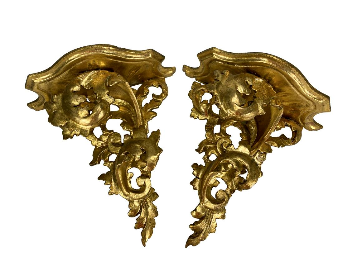 Antique Gilt Wood pair of Brackets: Antique Gilt Wood pair of Brackets. 11 1/8 x 10 5/8 x 5 1/2 in. TO SHIP THIS ITEM IN USA OR INTERNATIONAL, PLEASE CONTACT THE SHIPPERS : 1) UPS store1937- David Reiser -754-263-0780, auctions1937@gmai