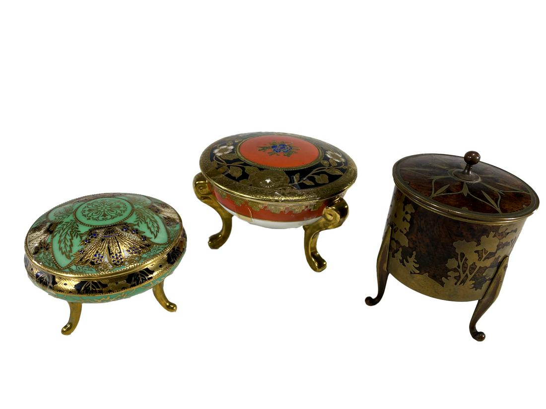 Set of 2 Noritake & 1 Bronze & Wood Boxes: Set of 2 Noritake & 1 Bronze & Wood Boxes. 2 1/2 x 3 3/4 in, 2 1/8 x 2 3/4 in and 3 5/8 x 2 5/8 in. TO SHIP THIS ITEM IN USA OR INTERNATIONAL, PLEASE CONTACT THE SHIPPERS : 1) UPS store1937- David Rei