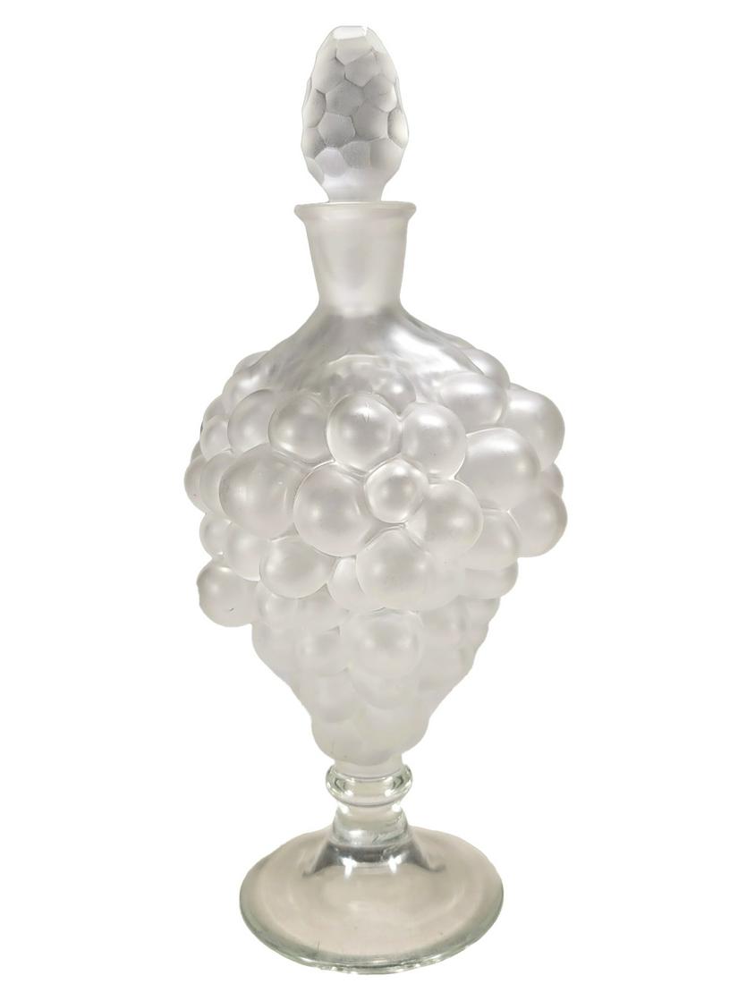 Vintage French Glass Perfurm Bottle: Vintage French Glass Perfurm Bottle. 9 7/8 x 4 in. TO SHIP THIS ITEM IN USA OR INTERNATIONAL, PLEASE CONTACT THE SHIPPERS : 1) UPS store1937- David Reiser -754-263-0780, auctions1937@gmail.com, 2) Pak