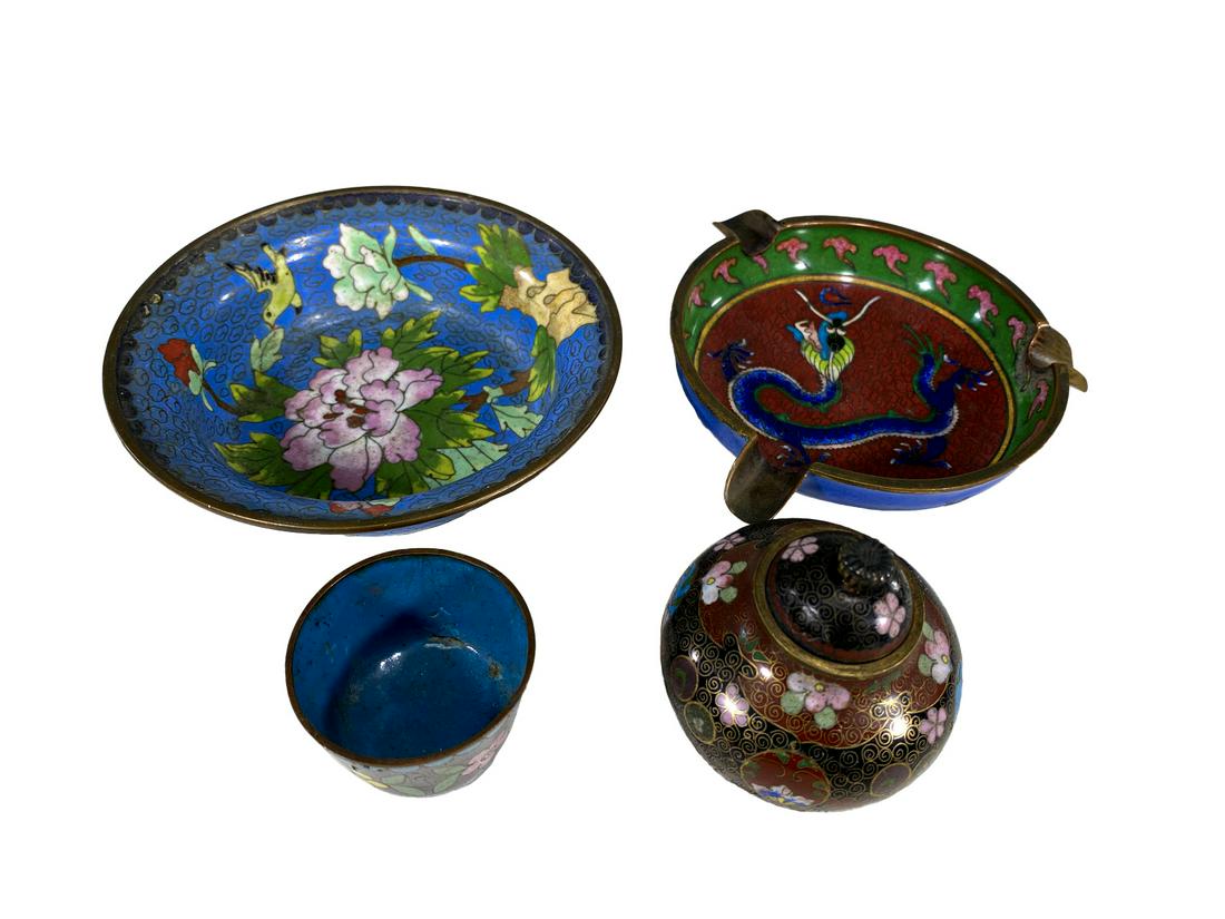 4 Chinese Cloisonne Pieces: 4 Chinese Cloisonne Pieces. 1 1/4 x 5 1/8, 1 x 4 1/2, 2 1/2 x 2 1/4 and 1 1/4 x 1 7/8 in. TO SHIP THIS ITEM IN USA OR INTERNATIONAL, PLEASE CONTACT THE SHIPPERS : 1) UPS store1937- David Reiser -754-2