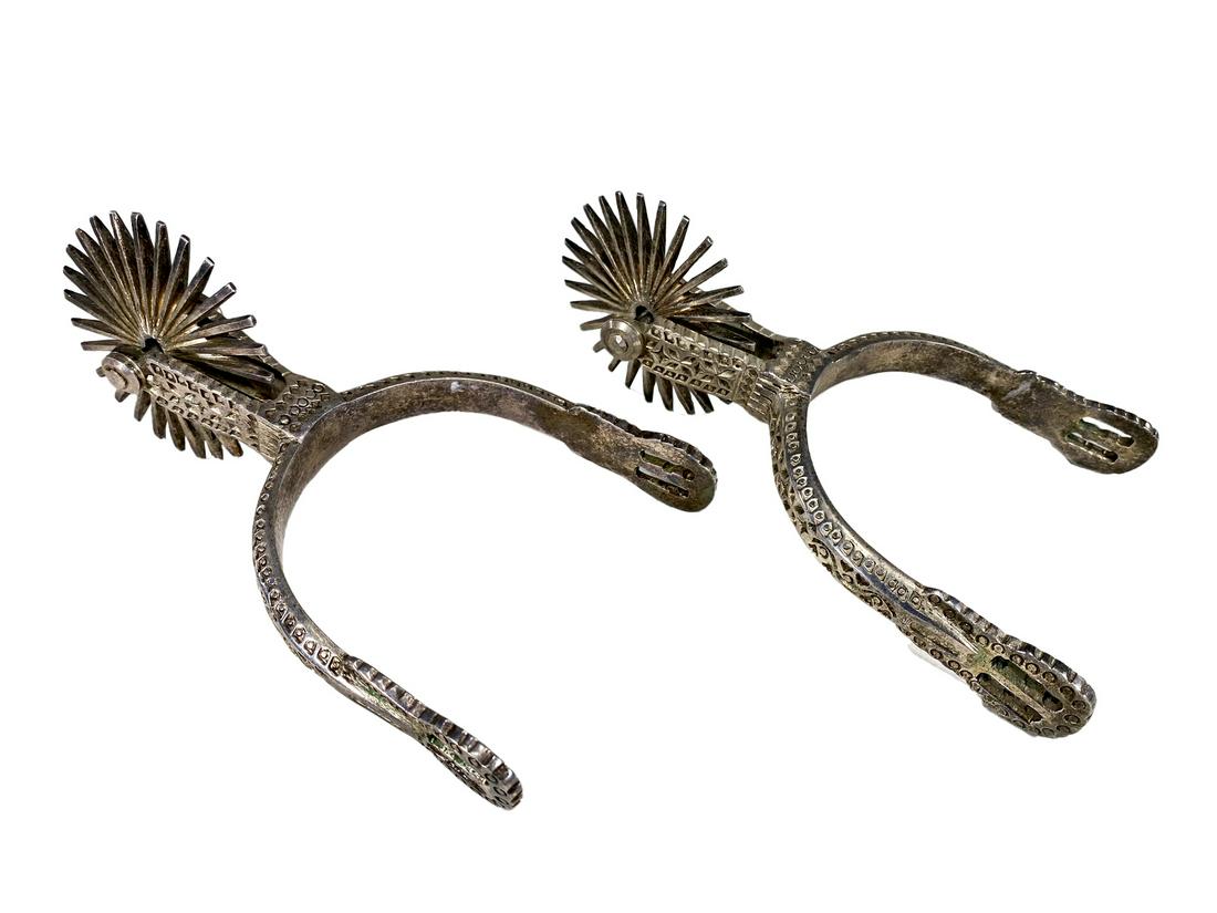 Vintage Chilean pair of Silverplate Spurs: Vintage Chilean pair of Silverplate Spurs. 6 3/8 x 3 5/8 x 2 1/2 in. TO SHIP THIS ITEM IN USA OR INTERNATIONAL, PLEASE CONTACT THE SHIPPERS : 1) UPS store1937- David Reiser -754-263-0780, auctions1937