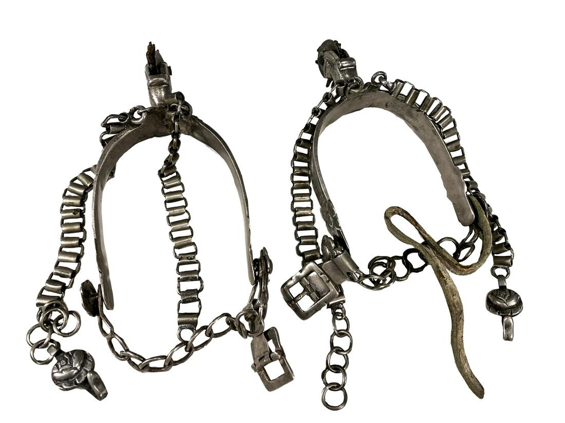 Vintage pair of Silverplate Spurs: Vintage pair of Silverplate Spurs. 6 3/8 x 3 3/4 x 2 1/8 in. TO SHIP THIS ITEM IN USA OR INTERNATIONAL, PLEASE CONTACT THE SHIPPERS : 1) UPS store1937- David Reiser -754-263-0780, auctions1937@gmail.c