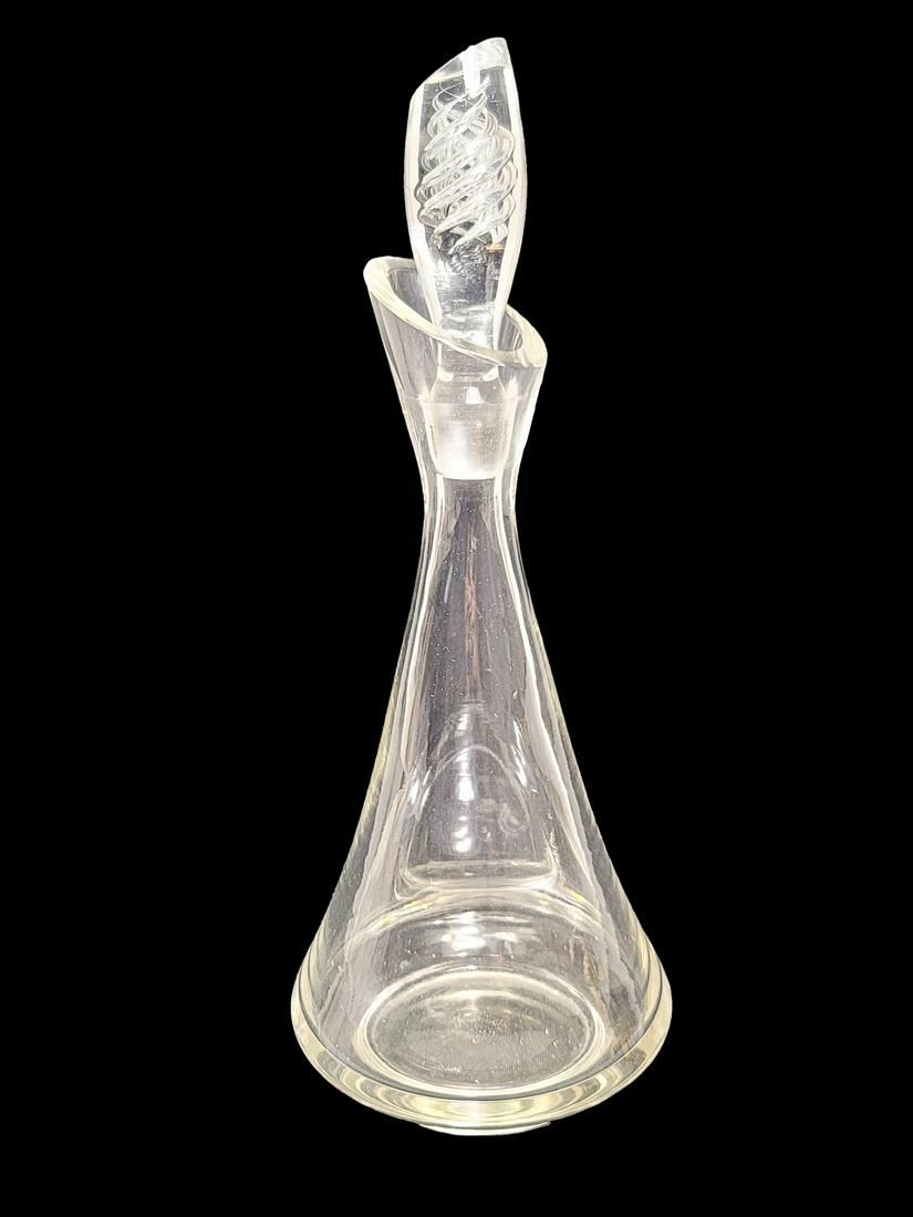 Vintage glass bottle: Vintage glass bottle. 14 x 5 3/8 in. TO SHIP THIS ITEM IN USA OR INTERNATIONAL, PLEASE CONTACT THE SHIPPERS : 1) UPS store1937- David Reiser -754-263-0780, auctions1937@gmail.com, 2) Pakmail: Meric Do