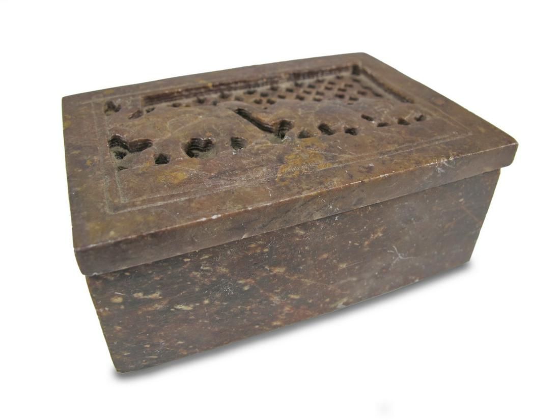 Vintage Indian hard stone carved box: Vintage Indian hard stone carved box. 1 1/8 x 3 x 2 1/8 in. TO SHIP THIS ITEM IN USA OR INTERNATIONAL, PLEASE CONTACT THE SHIPPERS : 1) UPS store1937- David Reiser -754-263-0780, auctions1937@gmail.co