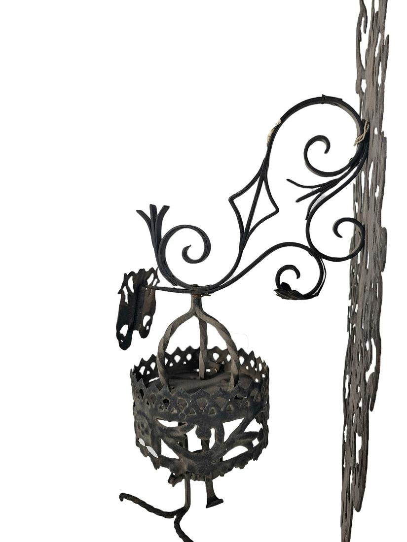 Antique Colonial iron wall sconce (1 of 7)