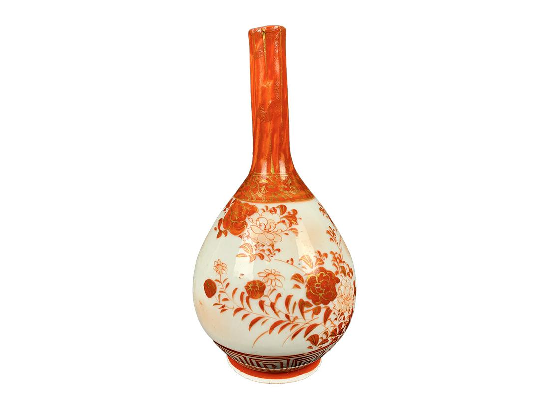 Vintage Oriental porcelain vase (0317) on Jan 12, 2023 Antiques