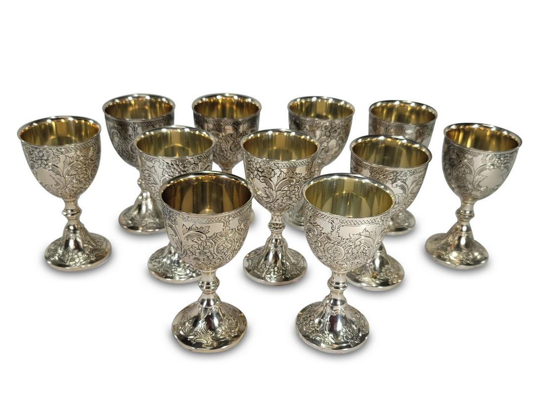 English set of 11 silverplate goblets: English set of 11 silverplate goblets. 5 x 2 5/8 in. TO SHIP THIS ITEM IN USA OR INTERNATIONAL, PLEASE CONTACT THE SHIPPERS : 1) UPS store1937- David Reiser -754-263-0780, auctions1937@gmail.com, 2) P