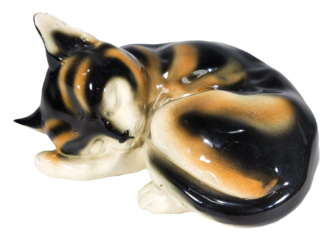 Old Cat Porcelain Statue (1 of 9)