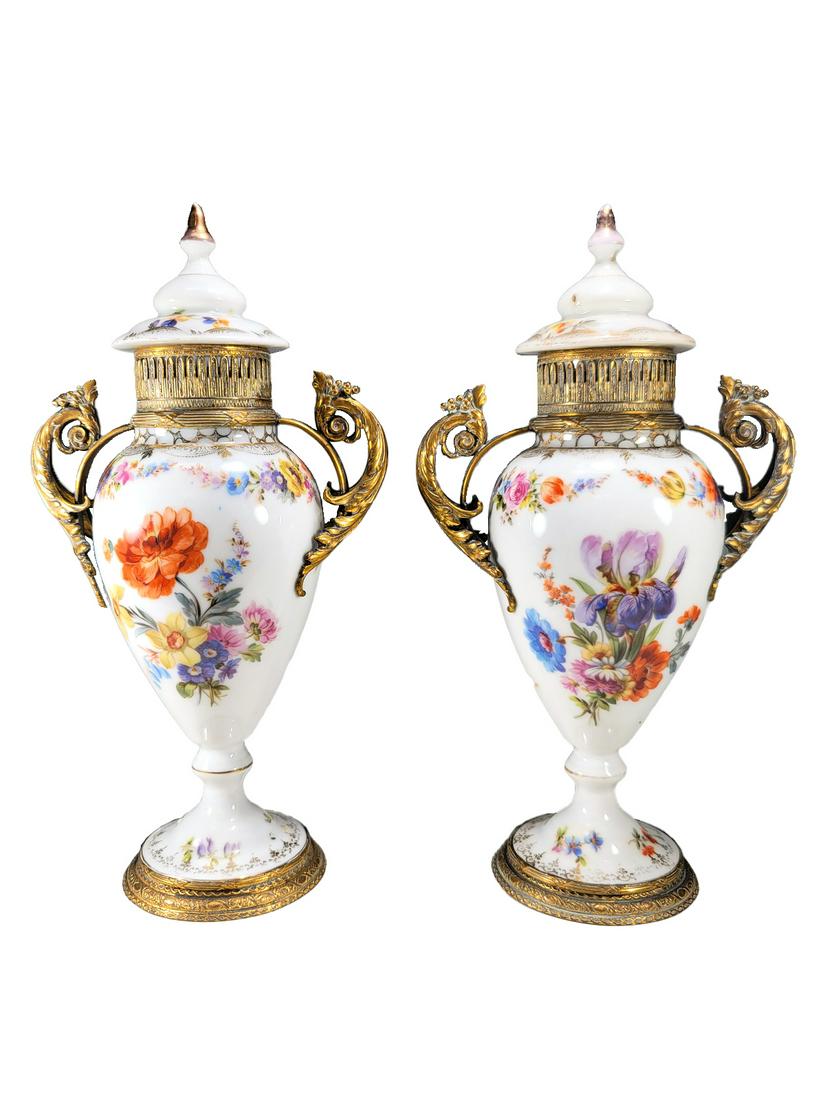 Antique French pair of Porcelain & Bronze Urns: Antique French pair of Porcelain & Bronze Urns. 9 3/8 x 4 7/8 x 3 in. TO SHIP THIS ITEM IN USA OR INTERNATIONAL, PLEASE CONTACT THE SHIPPERS : 1) UPS store1937- David Reiser -754-263-0780, auctions193