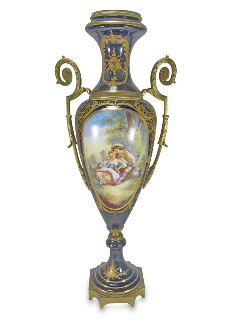 Antique French porcelain & bronze urn: Antique French porcelain & bronze urn. 19 3/4 x 7 1/2 x 5 1/4 in. TO SHIP THIS ITEM IN USA OR INTERNATIONAL, PLEASE CONTACT THE SHIPPERS : 1) UPS store1937- David Reiser -754-263-0780, auctions1937@gm