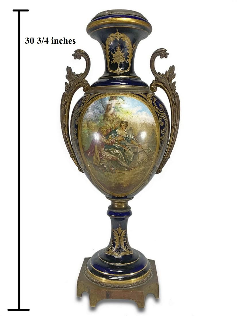 Antique French pordelain & bronze urn: Antique French pordelain & bronze urn. 30 3/4 x 9 x 7 1/2 in. TO SHIP THIS ITEM IN USA OR INTERNATIONAL, PLEASE CONTACT THE SHIPPERS : 1) UPS store1937- David Reiser -754-263-0780, auctions1937@gmail.