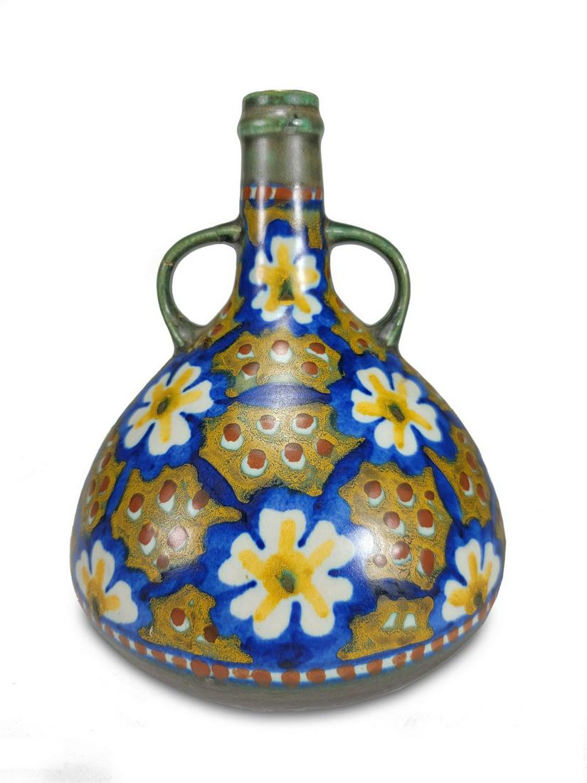 Gouda, Holland antique porcelain vase: Gouda, Holland antique porcelain vase. 7 3/4 x 6 1/8 in. TO SHIP THIS ITEM IN USA OR INTERNATIONAL, PLEASE CONTACT THE SHIPPERS : 1) UPS store1937- David Reiser -754-263-0780, auctions1937@gmail.com,