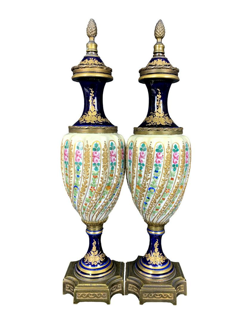 Antique French pair of porcelain & bronze urns: Antique French pair of porcelain & bronze urns. 13 1/2 x 3 1/4 in. TO SHIP THIS ITEM IN USA OR INTERNATIONAL, PLEASE CONTACT THE SHIPPERS : 1) UPS store1937- David Reiser -754-263-0780, auctions1937@g