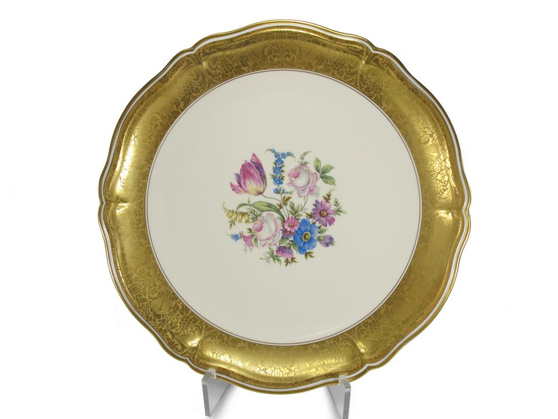 Rosenthal Chippendale Floral porcelain plate: Rosenthal Chippendale Floral porcelain plate. 13 1/8 in diameter. TO SHIP THIS ITEM IN USA OR INTERNATIONAL, PLEASE CONTACT THE SHIPPERS : 1) UPS store1937- David Reiser -754-263-0780, auctions1937@gm