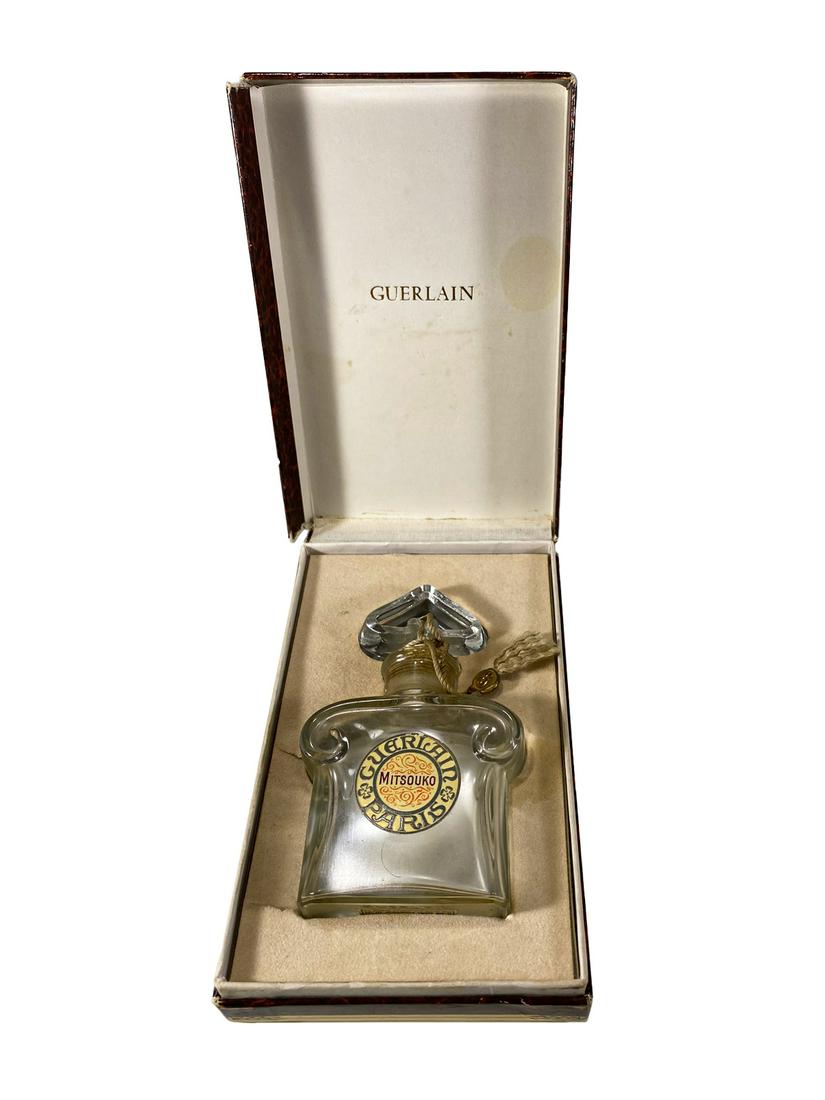 Guerlain, Mitsouko, Paris perfurm bottle: Guerlain, Mitsouko, Paris perfurm bottle. Box: 1 1/4 x 5 1/4 x 3 3/4 in. TO SHIP THIS ITEM IN USA OR INTERNATIONAL, PLEASE CONTACT THE SHIPPERS : 1) UPS store1937- David Reiser -754-263-0780, auctions
