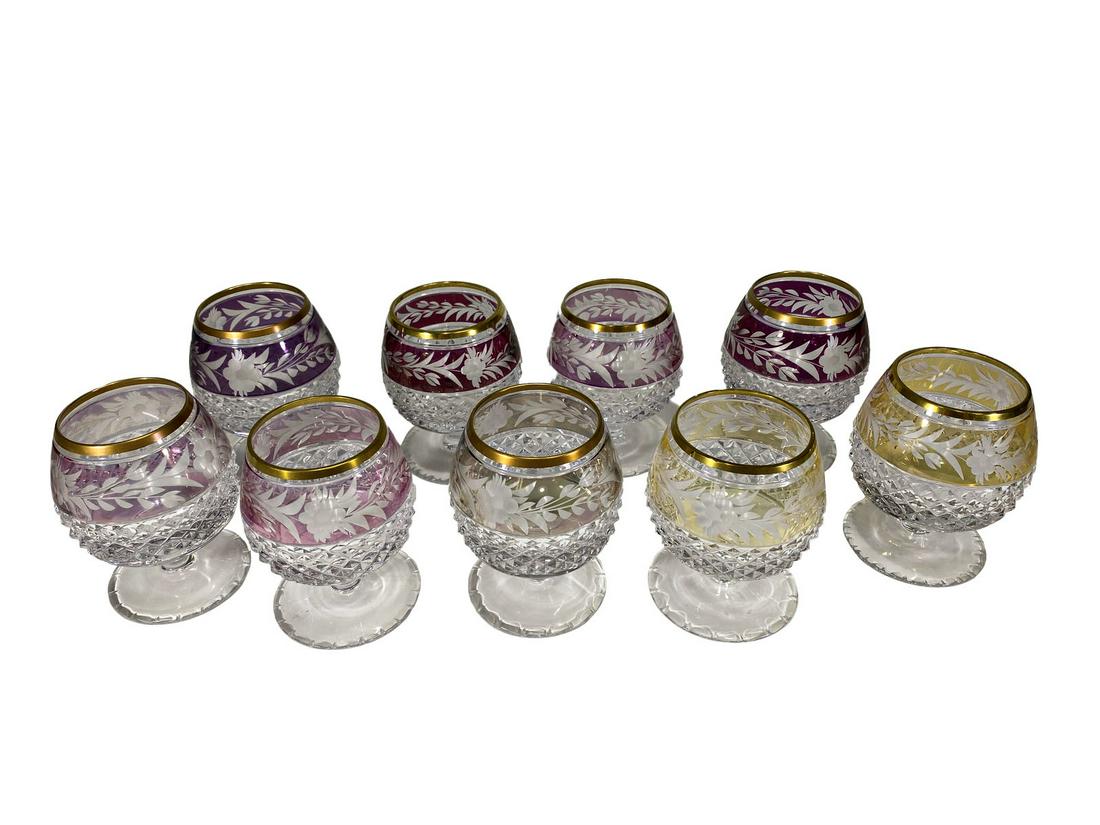 Vintage set of 9 crystal wine glasses: Vintage set of 9 crystal wine glasses. 4 1/8 x 3 in. TO SHIP THIS ITEM IN USA OR INTERNATIONAL, PLEASE CONTACT THE SHIPPERS : 1) UPS store1937- David Reiser -754-263-0780, auctions1937@gmail.com, 2) P
