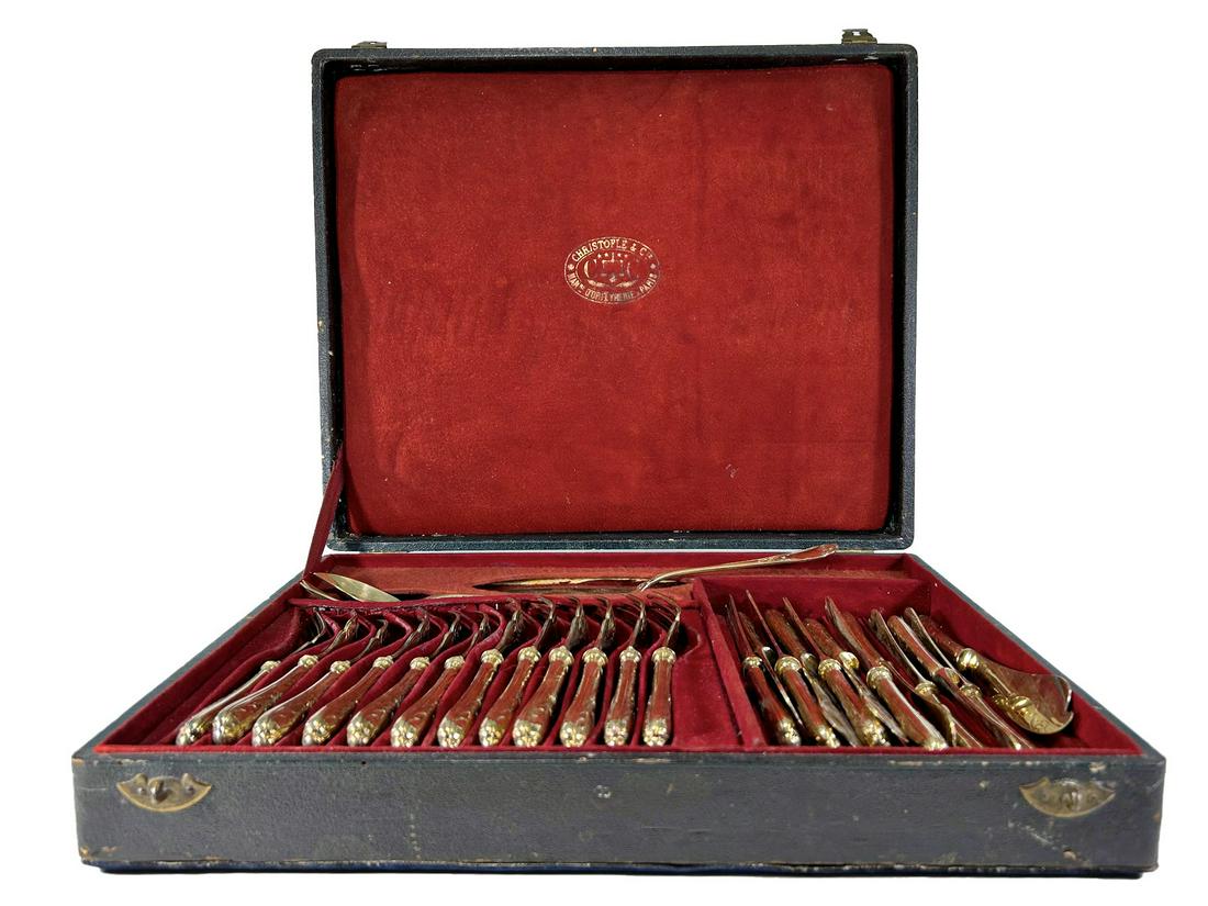 French Christofle Gilt Fish set of 26 pieces (1 of 8)