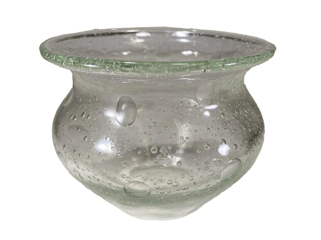 Mid Century French Murano Glass vase: Mid Century French Murano Glass vase. 5 5/8 x 4 in. TO SHIP THIS ITEM IN USA OR INTERNATIONAL, PLEASE CONTACT THE SHIPPERS : 1) UPS store1937- David Reiser -754-263-0780, auctions1937@gmail.com, 2) Pa