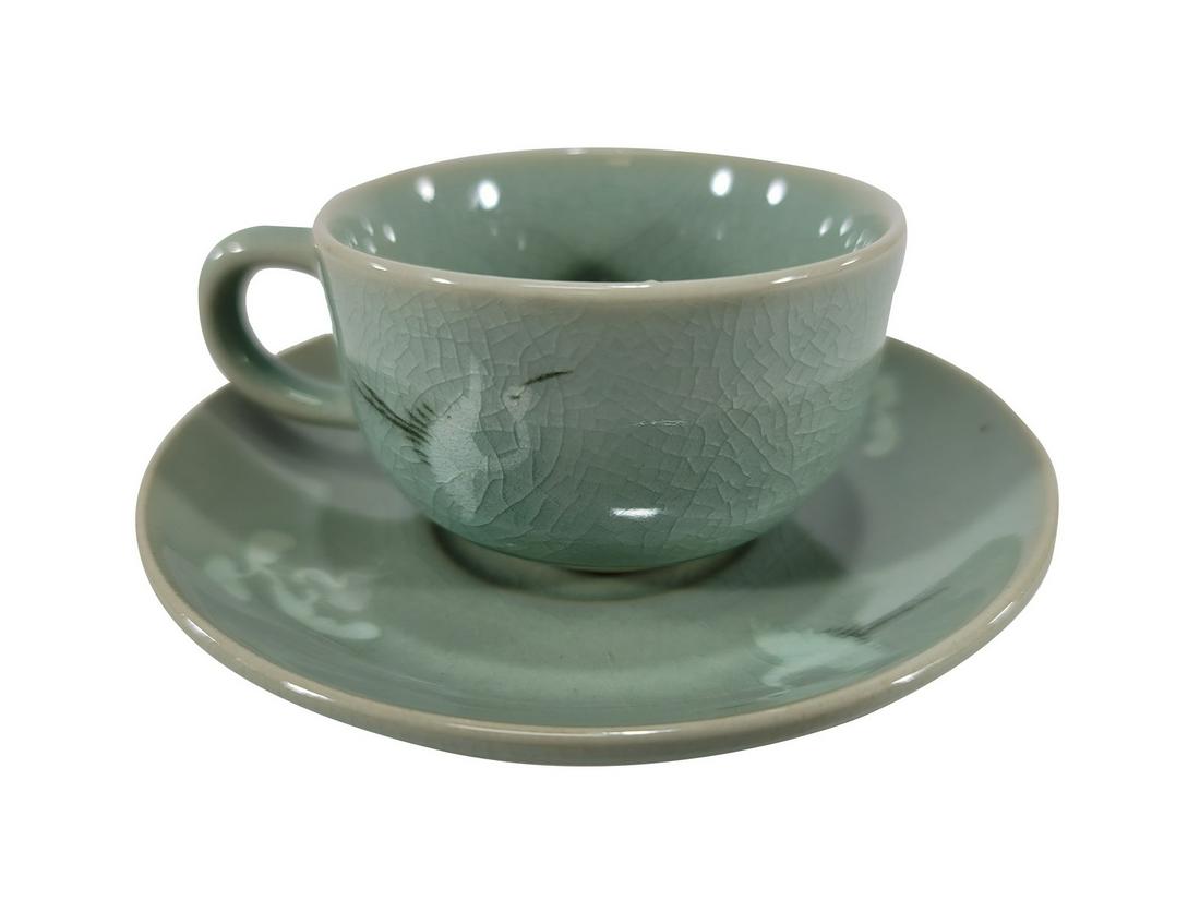 Vintage Oriental celadon porcelain cup: Vintage Oriental celadon porcelain cup. Cup: 1 7/8 x 4 1/4 in. Plate: 5/8 x 5 1/4 in. TO SHIP THIS ITEM IN USA OR INTERNATIONAL, PLEASE CONTACT THE SHIPPERS : 1) UPS store1937- David Reiser -754-263-0