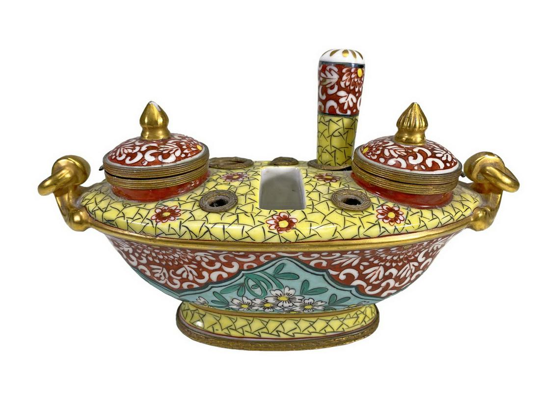 Antique French Chinoserie Porcelain Inkwell: Antique French Chinoserie Porcelain Inkwell. 4 1/2 x 8 1/2 x 3 1/2 in. TO SHIP THIS ITEM IN USA OR INTERNATIONAL, PLEASE CONTACT THE SHIPPERS : 1) UPS store1937- David Reiser -754-263-0780, auctions19